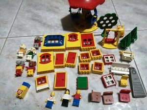 lego lotto misto Persoggi Giostra Porte Finestre Panchina Ecc.. - Foto 1 di 9