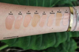 EVE LOM SHEER RADIANCE OIL FREE FOUNDATION BROAD SPECTRUM SPF 20, HONEY 9 - Picture 1 of 3