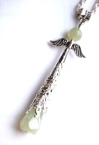 Großer verzierter Jade Kristall Schutzengel Anhänger an Kette - Gelassenheit - Bild 1 von 1