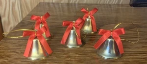 Juego de 5 campanas de color dorado con cinta roja adornos navideños vintage - Imagen 1 de 3