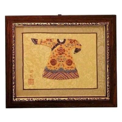 Винтажный в рамке китайский шелковый халат настенное искусство 11,5 «x 9,5» x 1» вышитый костюм - Изображение 1 из 3