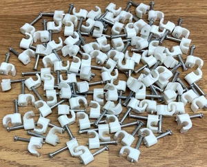 100 clips de cable redondos blancos de 4 mm ideales para cable telefónico CW1308 2 pares - Imagen 1 de 3