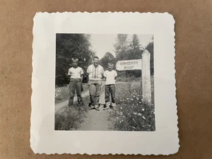 Vintage Foto COWEEMAN RIVER Schild Jungen posieren Cowlitz Co Wa Washington - Bild 1 von 2