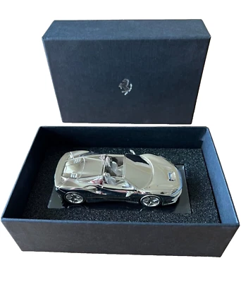 FERRARI F8 SPIDER MODELLINO 1.43 ORIGINALE  CROMATO  NUOVO! - Immagine 1 di 4