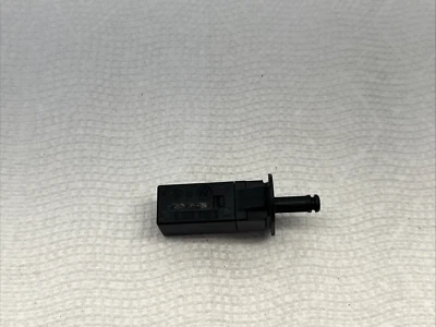 OEM FUEL DOOR LATCH CATCH 2008 2009 2010 2011 12-2014 BMW X5 X6 E70 E71 8228939 - Image 1 of 4