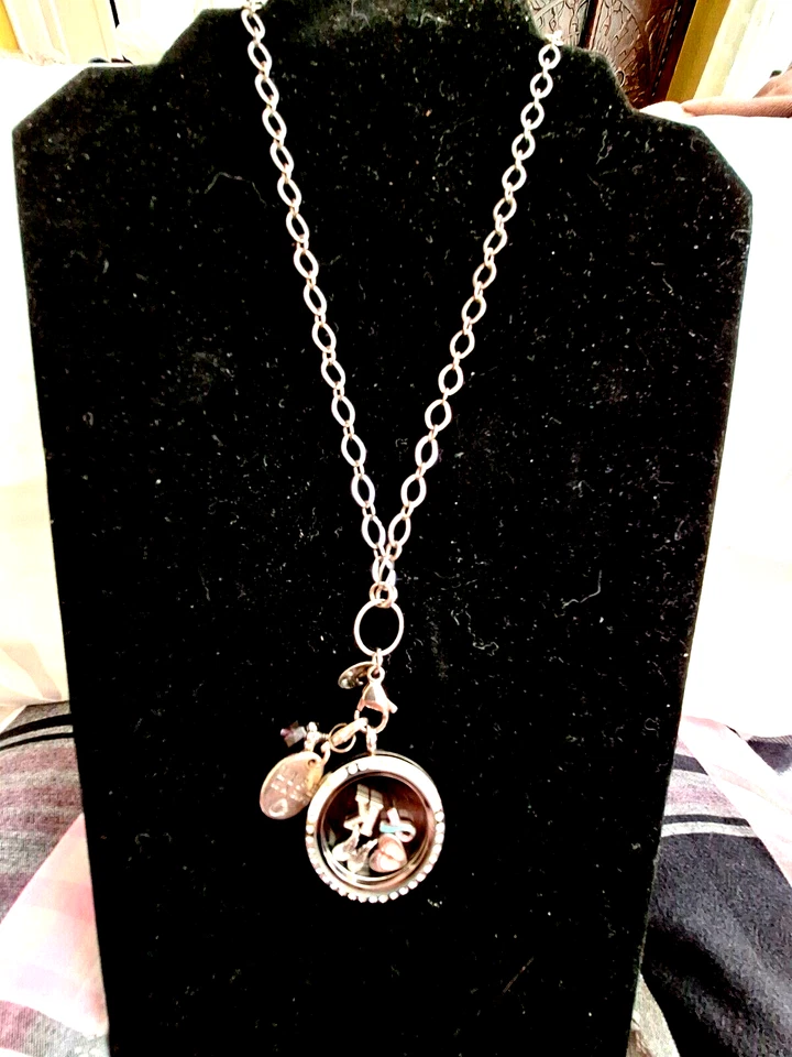 Medallón Origami Owl con 4 dijes flotantes y 2 dijes adjuntos temático bebé Foto 1 de 4