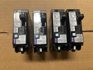 4 x Disyuntor enchufable Siemens Q115DFN 15A 120V nuevo. - Imagen 1 de 2