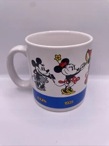 Taza de café retro vintage Minnie Mouse a través de los años 1928-1990 Disney Cup - Imagen 1 de 7
