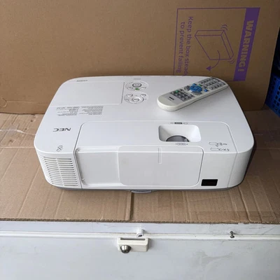NEC M420X HD Projector - 4200 Lumens - HDMI 1080p - 800 Lamp Hours Used remote - Image 1 of 4
