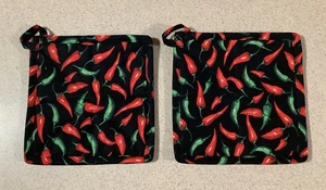 2er SET SCHWARZ & ROT SCHARFE PFEFFER HANDGEFERTIGT 7,5" X 7,5" HEISSE PADS TOPFHALTER - Bild 1 von 2