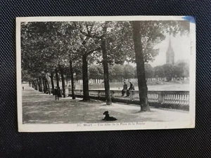 CPA 79 NIORT - Une Allée de la Place de la Brèche - Imagen 1 de 2