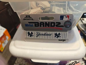 NEW YORK YANKEES PINSTRIPE  MLB WRIST BAND BANZ OFFICIALLY LICENSED SIZE LARGE - Picture 1 of 2