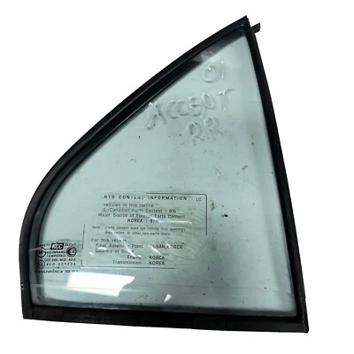 Hyundai Accent 2001 sedán OEM lado derecho pasajero puerta trasera ventilación ventana vidrio Foto 1 de 4