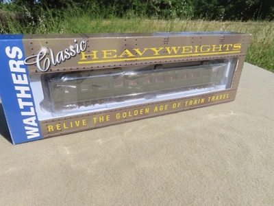 HO Walthers Passenger Car ATSF SANTA FE Heavyweight Chair Car Model 932-10351 - Image 1 of 4