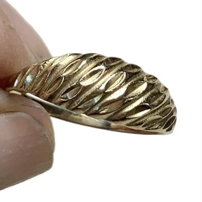 LUX Vintage 14k Gold Dome Ring, Croissant Pattern, Size 7 - Image 1 of 4
