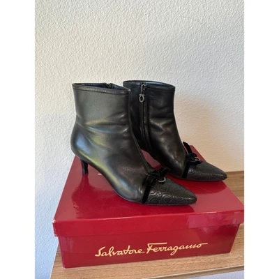 Botines Salvatore Ferragamo “Buena” Cuero Negro Tacón Gatito Talla 7.5B Foto 1 de 4