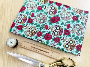 FABRIC REMNANT - Turquiose Floral Sugar Skulls Cotton Fabric - 1.5m Length - Picture 1 of 4