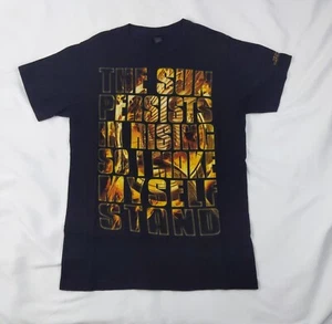 Hunger Games T-Shirt Größe Small, The Sun Persists In Rising So I Stand - Bild 1 von 3