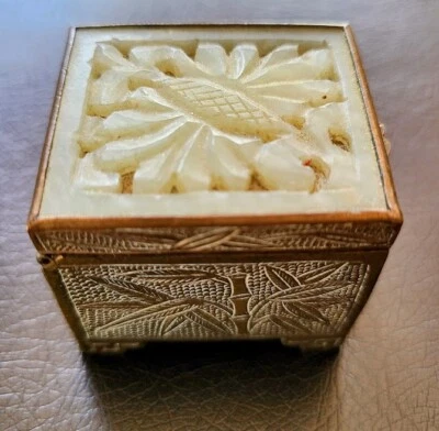 Pastillero chino vintage con placa antigua de jade blanco Foto 1 de 4