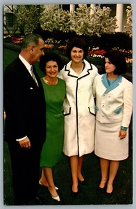 Postcard Political c1960s 36th President Lyndon Baines Johnson And Family - Picture 1 of 2