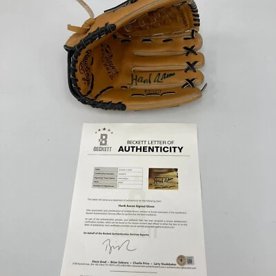 Hank Aaron Signed Rawlings Baseball Glove Beckett COA - Image 1 of 4