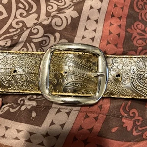 "Cinturón plisado en relieve 36-39"" tiene desgaste ver fotos" - Imagen 1 de 11