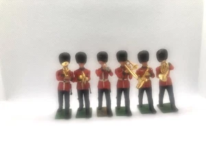 BRITAINS Eyes Right Guards Band, plastic x 6 - Picture 1 of 4
