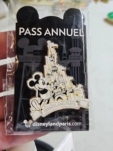 Prendedor Mickey Showing Disney Land Paris Castillo de la Bella Durmiente Dlp agosto 2020 - Imagen 1 de 2