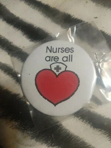 KRANKENSCHWESTERN SIND ALLE ❤️ Button Pin Größe Medium Large VINTAGE - Bild 1 von 1