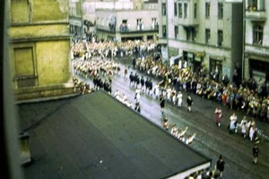 35mm Colour Slide- Oktoberfest Munich (3) 1950's Germany Glass and Metal Mount - Bild 1 von 1