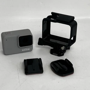GoPro Hero 7 Silver Action Camera 4K Camcorder + 128GB SD Card & Mounts - Picture 1 of 10