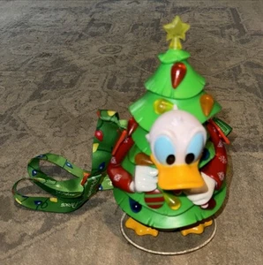 Walt Disney Parks Weihnachten 2023 Donald Duck Tree beleuchtet Sipper Tasse funktioniert - Bild 1 von 5