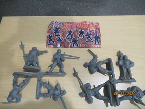 Chin Toys: #22 Swiss Warriors 8 figuras en 8 poses escala 1/32 en color gris - Imagen 1 de 2