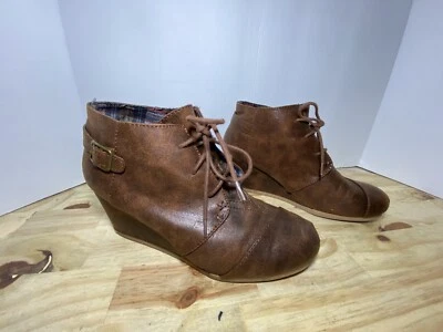 ✅Maurices ✅Cheri ✅Lace Up Shoes ✅Wedge ✅Buckle Detail  ✅Ankle ✅Brown ✅Size 8.5 - Image 1 of 4