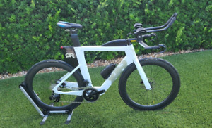 Quintana Roo PRFive2 Disc Brake Carbon TT Triathlon Bike 56cm L SRAM AXS Rival