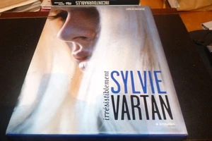 Livre broche "SYLVIE VARTAN : IRRESISTIBLEMENT" Camilio DACCACHE / Ipanema - Picture 1 of 2