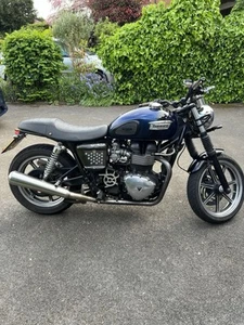 Triumph Bonneville 865cc Motorbike - Picture 1 of 4