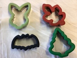 Easter,Halloween,Thanksgiving,Christmas~ 4 Cookie Cutters Wilton Comfort Grip 4" - Picture 1 of 7