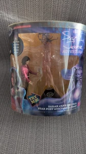 Sarah Jane Smith and Star Poet Figure with Light Up Stand Doctor Who New Boxed  - Foto 1 di 2