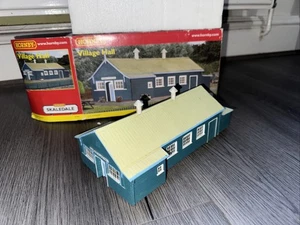 Hornby Skaledale Village Hall R9781 Maßstab 1:76 OO in OVP - Bild 1 von 7