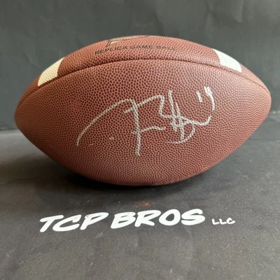 Justin Blackmon Singed Wilson NCAA réplica pelota de juego certificado de autenticidad JSA  Foto 1 de 4