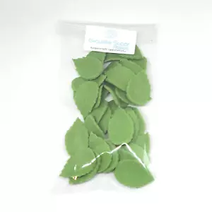 32 X EDIBLE LEAVES - GREEN WHITE OR IVORY WEDDING BIRTHDAY CAKE TOPPER - Picture 1 of 1