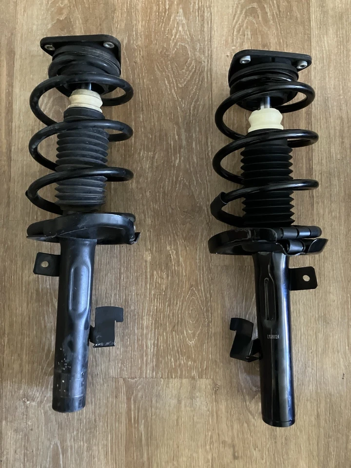 Nuevos puntales delanteros Mazda 3. Compatible con Mazda 3 (2004-2013) no Mazda 3 velocidades. Foto 1 de 1