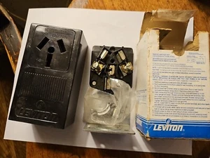 LEVITON 5050 PRESA DI CORRENTE 3 POLI 3 FILI SENZA MESSA A TERRA, completa - Foto 1 di 7