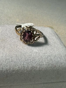 Anello vintage placcato oro 18 kt misura 7 tono oro e zirconi viola - Foto 1 di 7