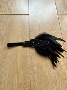 ABITO ELEGANTE CHARLESTON FASCIA IN PIUMA PAILLETTES NERO ANNI 20 FASCIA SOPRACCIGLIA FLAPPER - Foto 1 di 3