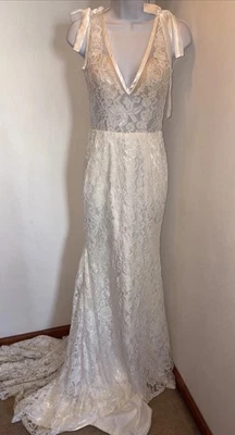 Impresionante Vestido de Boda Encaje Marfil Cuello ·Talla S· Ajuste y Acampanado Maxi Corbata Cinta Fluida Foto 1 de 4