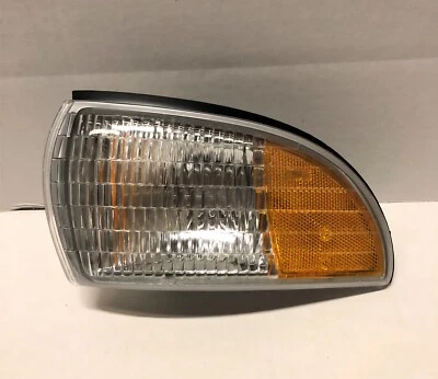 Genuine GM Front Side Marker Lamp Assembly #5976557 - Image 1 of 4