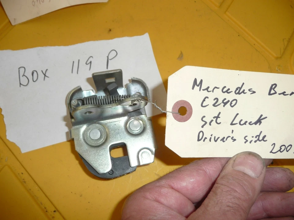 PESTILLO BLOQUEO LIBERACIÓN ASIENTO TRASERO IZQUIERDO SEDÁN MERCEDES BENZ C230 C320 C240 C350 01-07 Foto 1 de 1