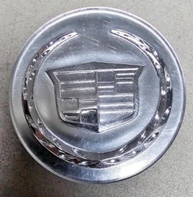 2004-2016 CADILLAC DTS XLR STS CTS ATS XT  OEM CENTER CAP GOLD LOGO PN9595439 - Изображение 1 из 4
